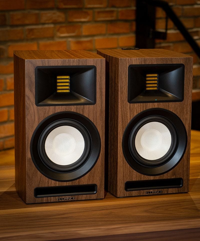 Ri71 Reference Stereo Powered Bookshelf Speakers