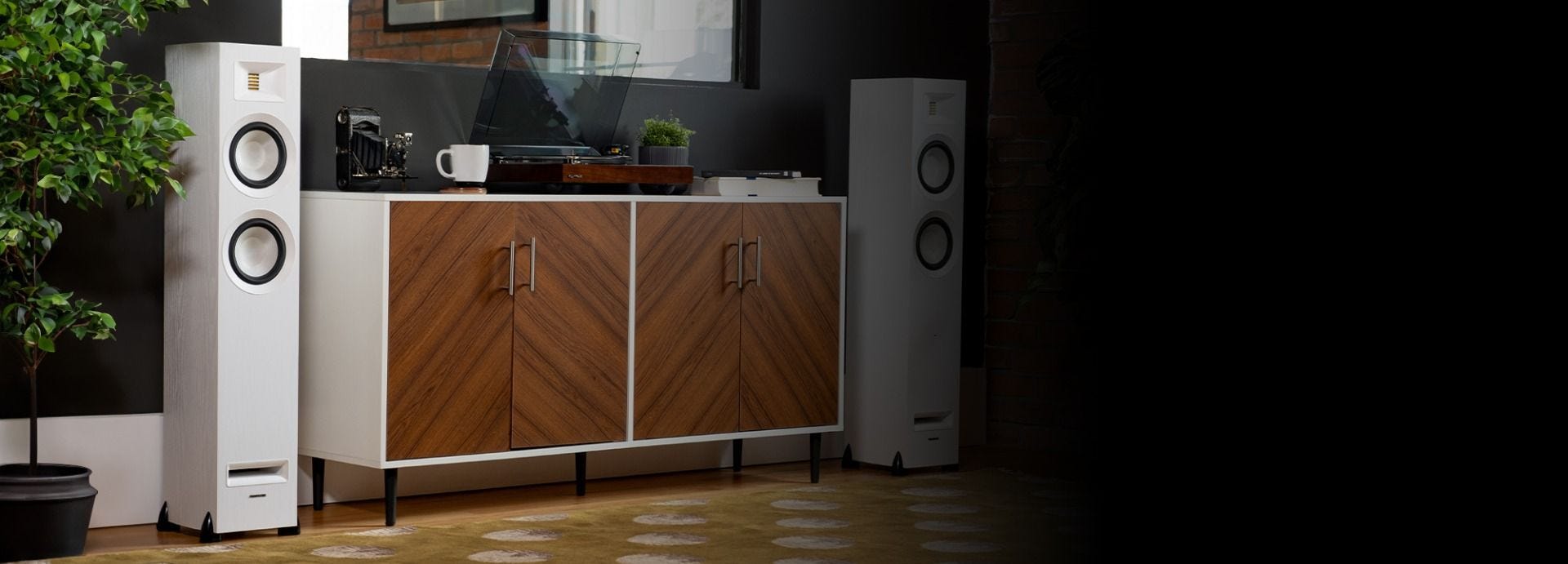 Ri91 Reference Stereo Powered Tower Speakers