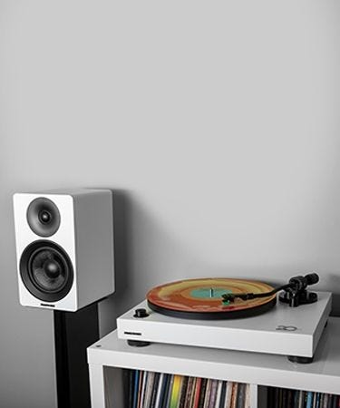 20th Anniversary Edition – RT81 Elite High Fidelity Vinyl Turntable with Ai40 5” Powered Bookshelf Speakers