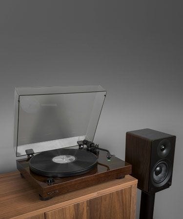 RT81 Elite High Fidelity Vinyl Turntable with Ai40 5” Powered Bookshelf Speakers