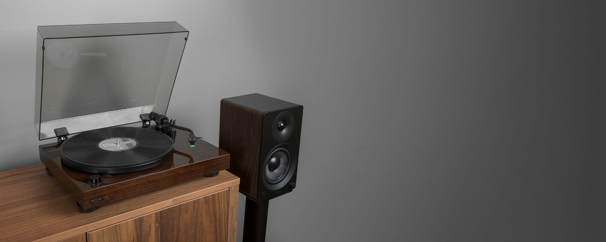 RT81 Elite High Fidelity Vinyl Turntable with Ai40 5” Powered Bookshelf Speakers