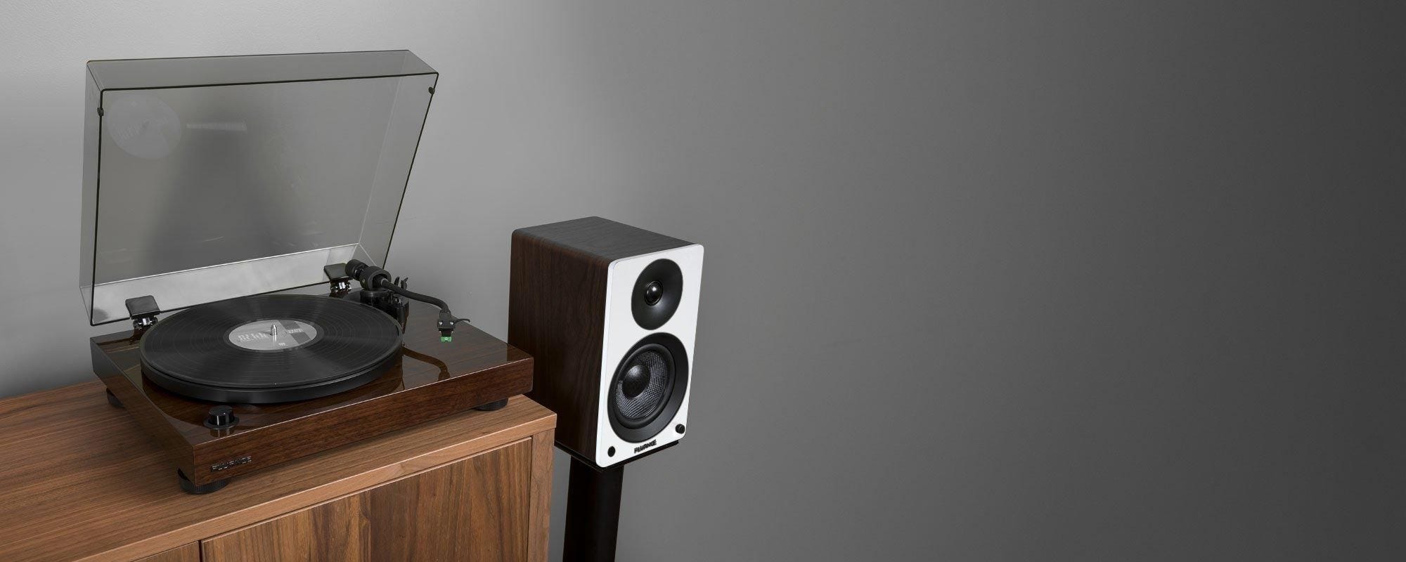 RT81 Elite High Fidelity Vinyl Turntable with Ai41 Powered 5” Stereo Bookshelf Speakers