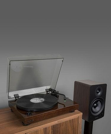 RT81 Elite High Fidelity Vinyl Turntable with Ai61 Powered 6.5” Bookshelf Speakers