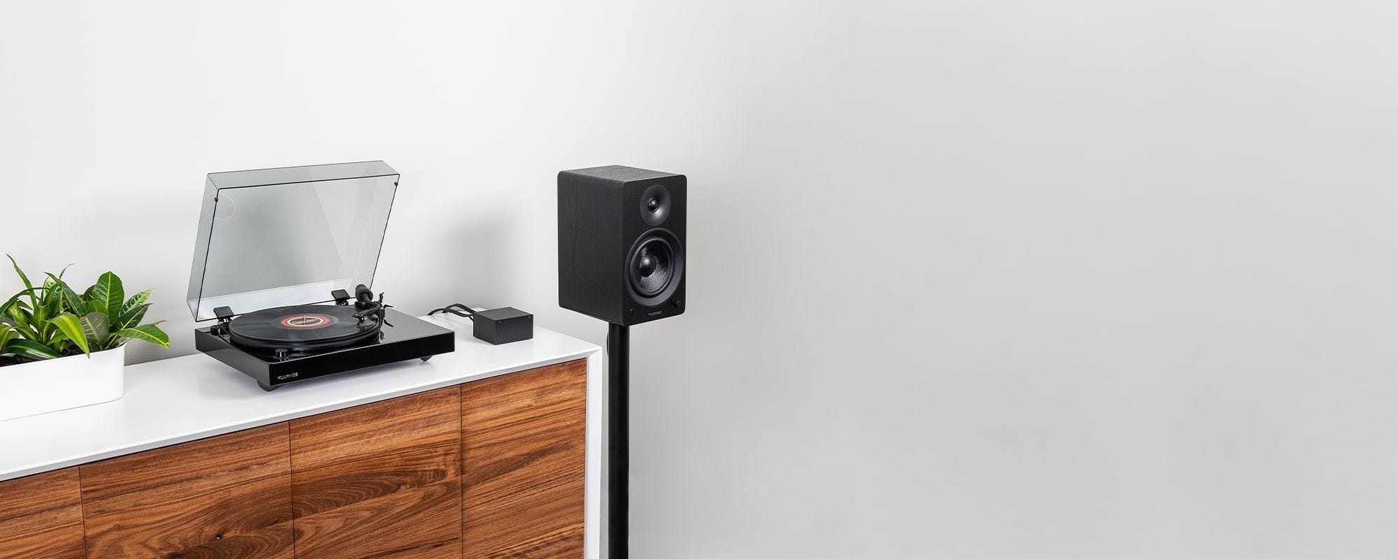 Reference RT82 High Fidelity Vinyl Turntable with PA10 Phono Preamp and Ai61 Powered 6.5” Bookshelf Speakers