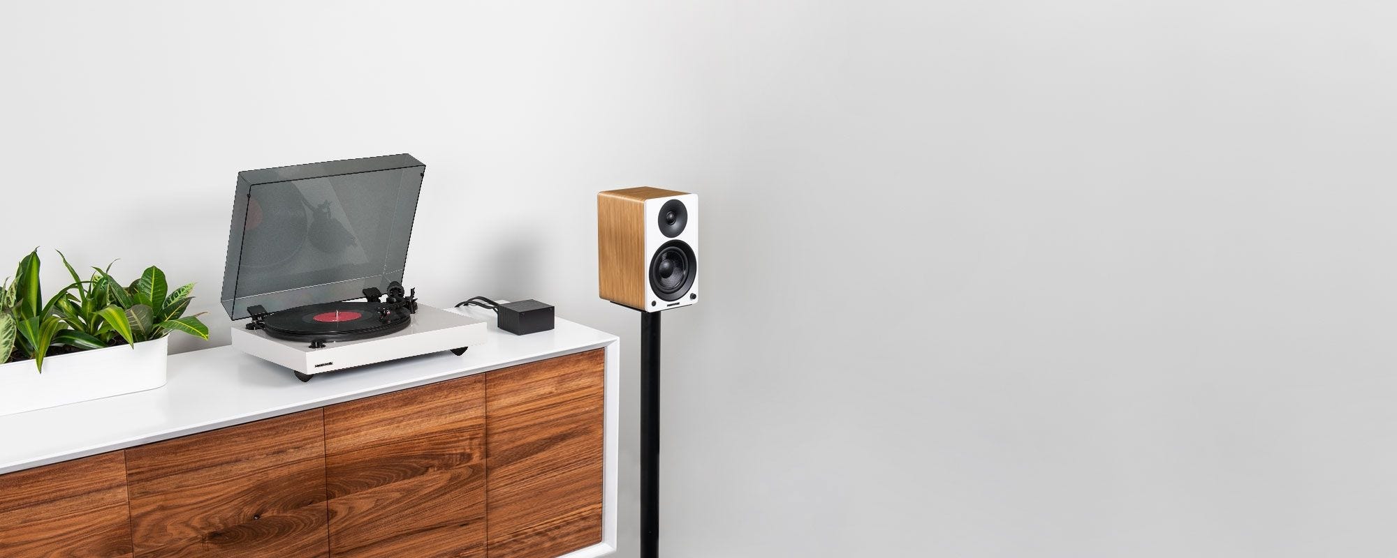 Reference RT82 High Fidelity Vinyl Turntable with PA10 Phono Preamp and Ai41 Powered 5” Bookshelf Speakers