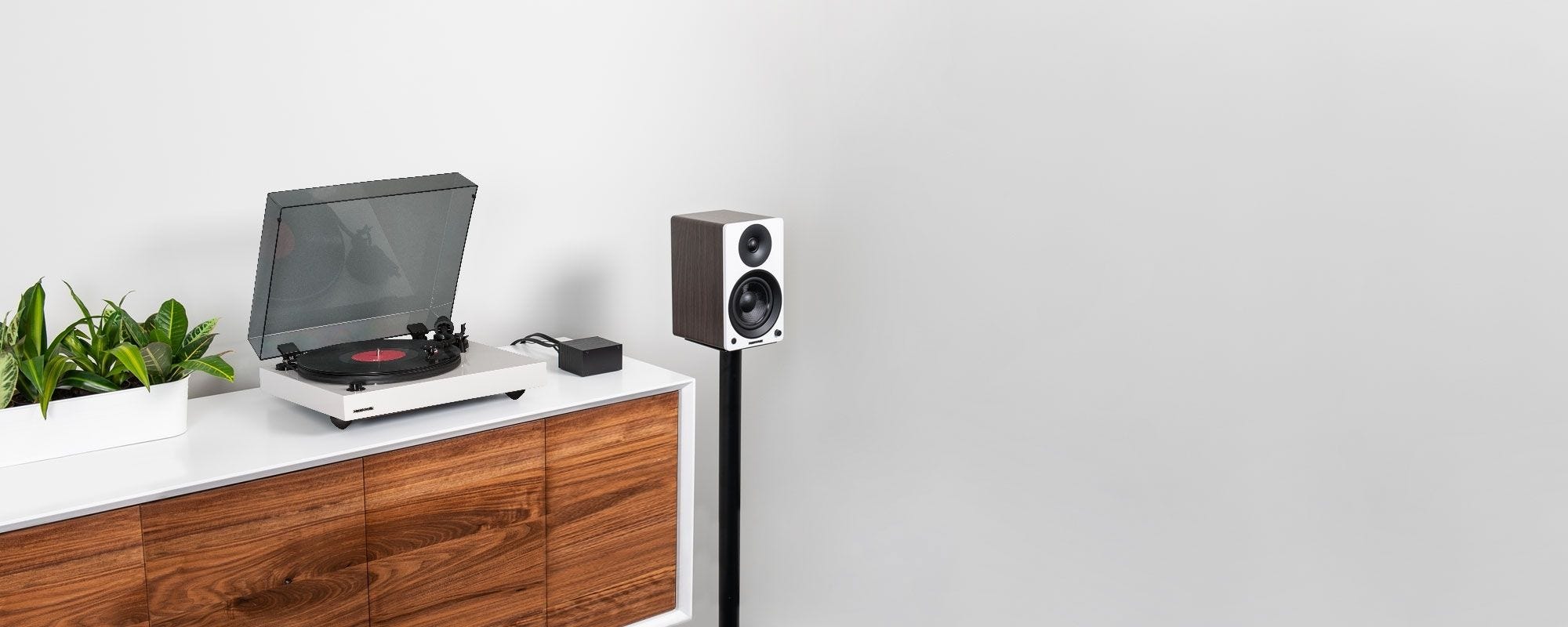 Reference RT82 High Fidelity Vinyl Turntable with PA10 Phono Preamp and Ai41 Powered 5” Bookshelf Speakers