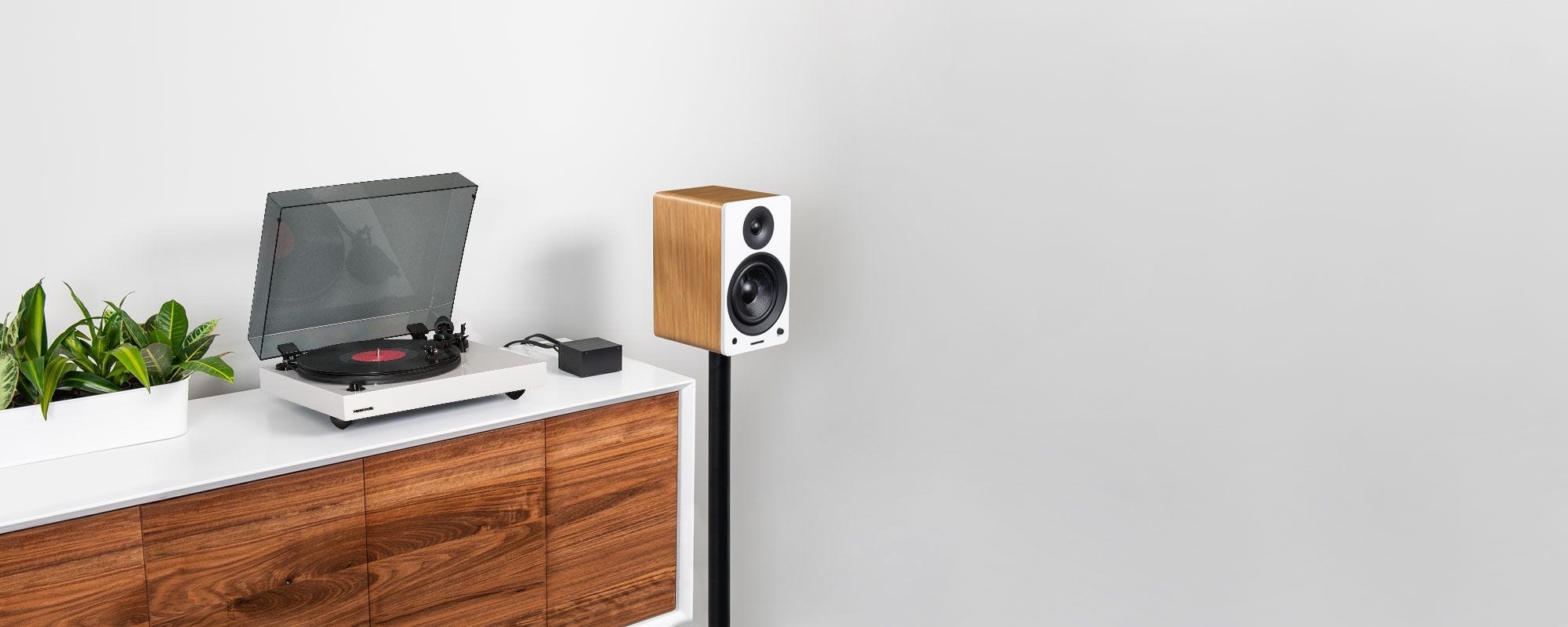 Reference RT82 High Fidelity Vinyl Turntable with PA10 Phono Preamp and Ai61 Powered 6.5” Bookshelf Speakers