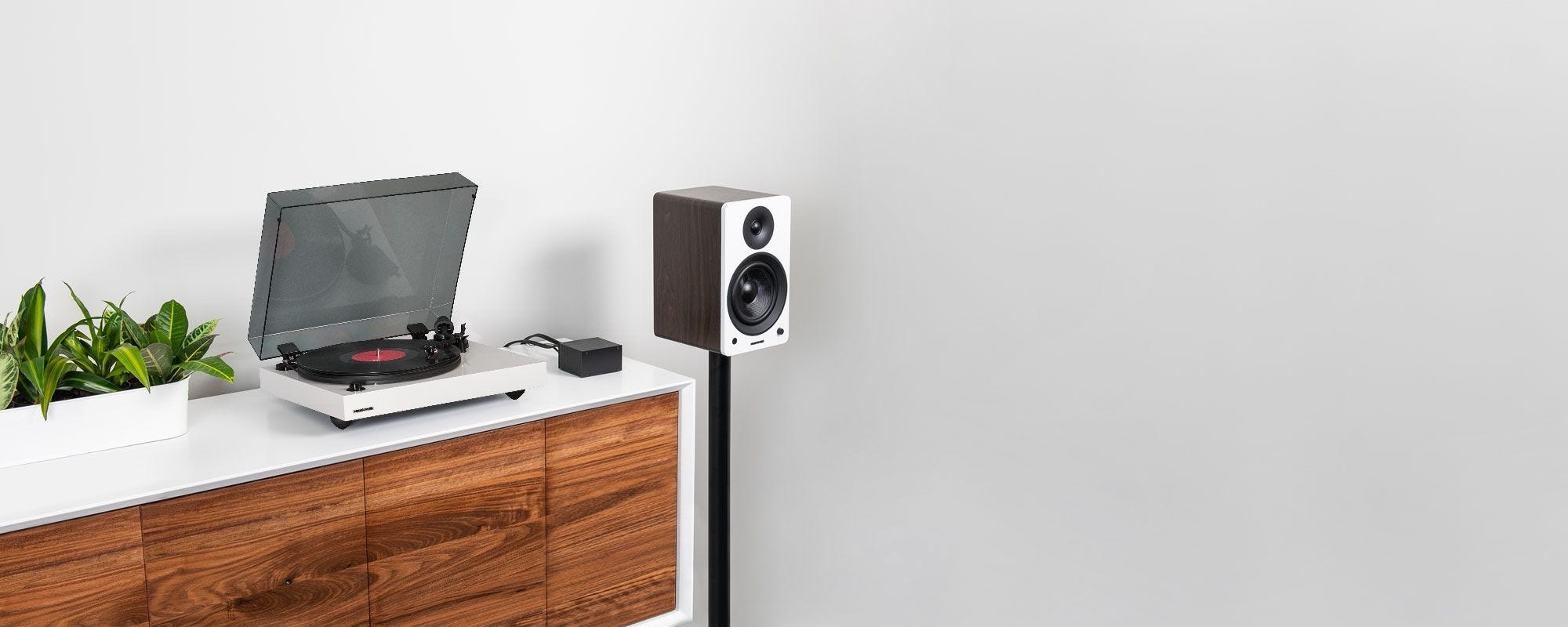 Reference RT82 High Fidelity Vinyl Turntable with PA10 Phono Preamp and Ai61 Powered 6.5” Bookshelf Speakers