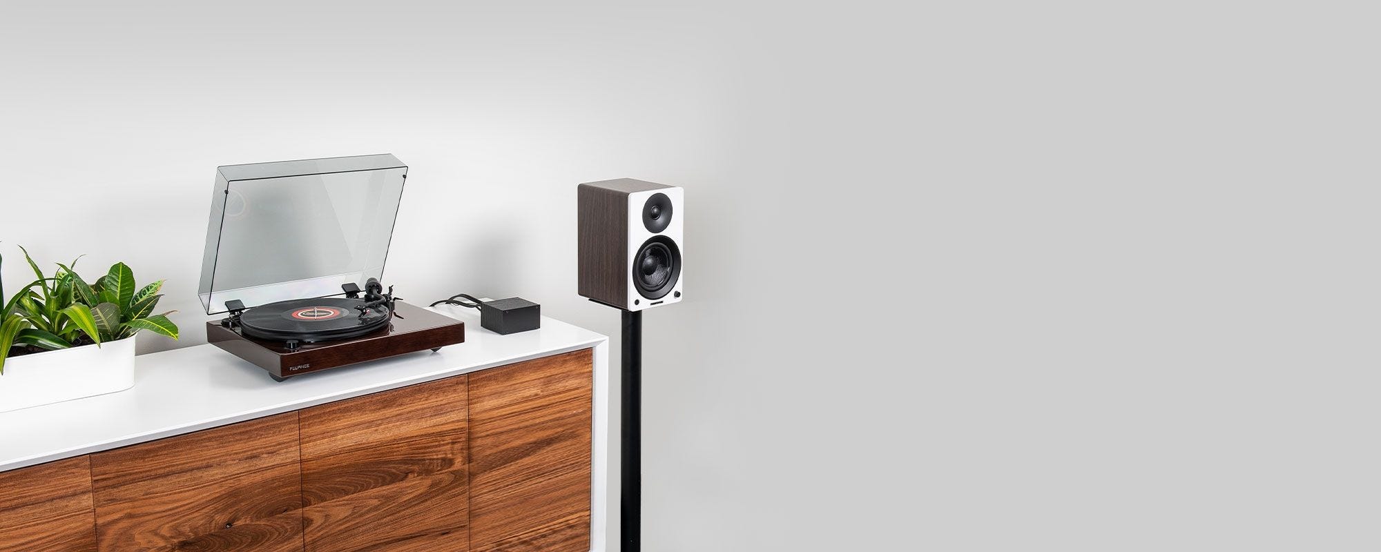 Reference RT82 High Fidelity Vinyl Turntable with PA10 Phono Preamp and Ai41 Powered 5” Bookshelf Speakers