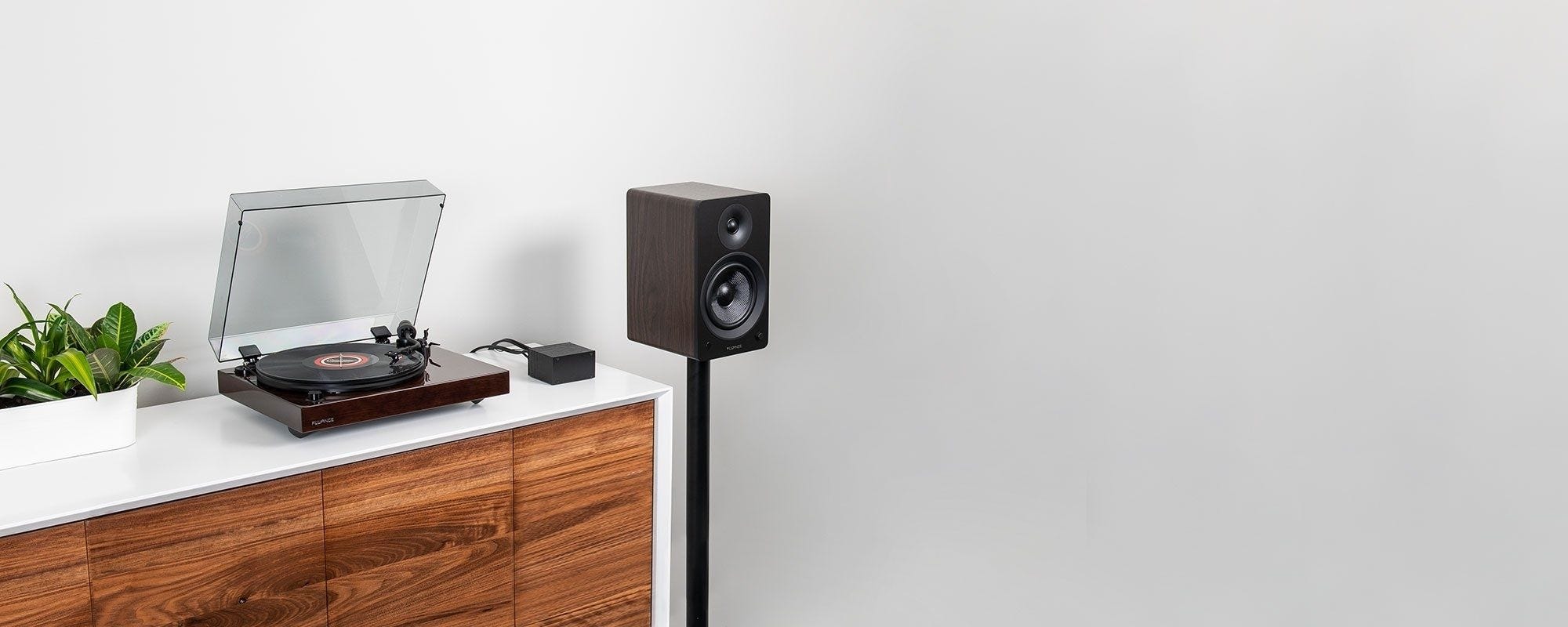 Reference RT82 High Fidelity Vinyl Turntable with PA10 Phono Preamp and Ai61 Powered 6.5” Bookshelf Speakers
