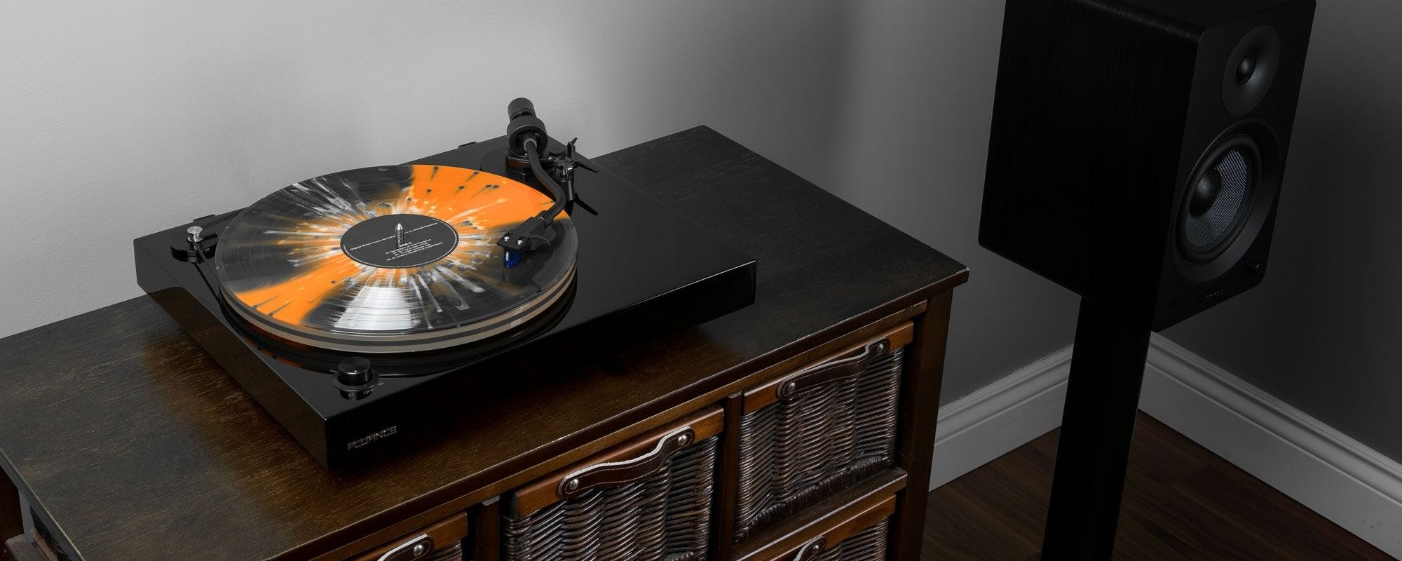 RT85 Reference High Fidelity Vinyl Turntable