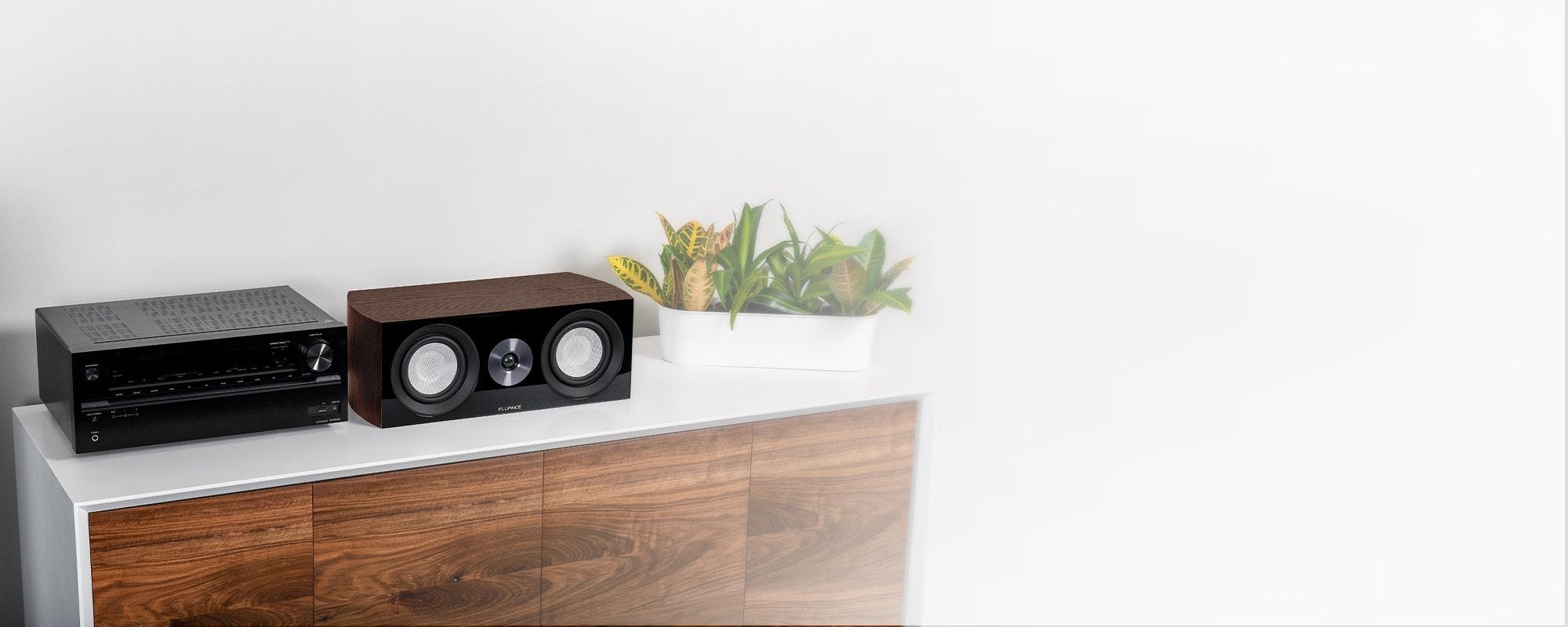 Reference High Performance 2-Way Center Channel Speaker