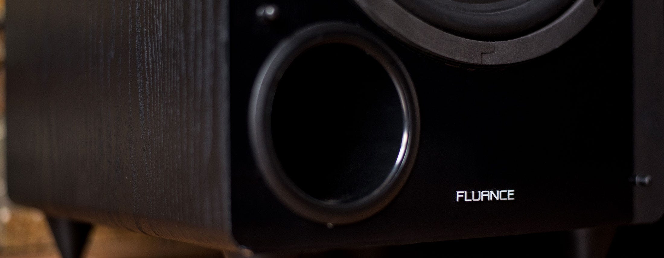 db150 powered subwoofer back Solidly Constructed and Acoustically Tuned Enclosure db150 powered subwoofer back Solidly Constructed and Acoustically Tuned Enclosure